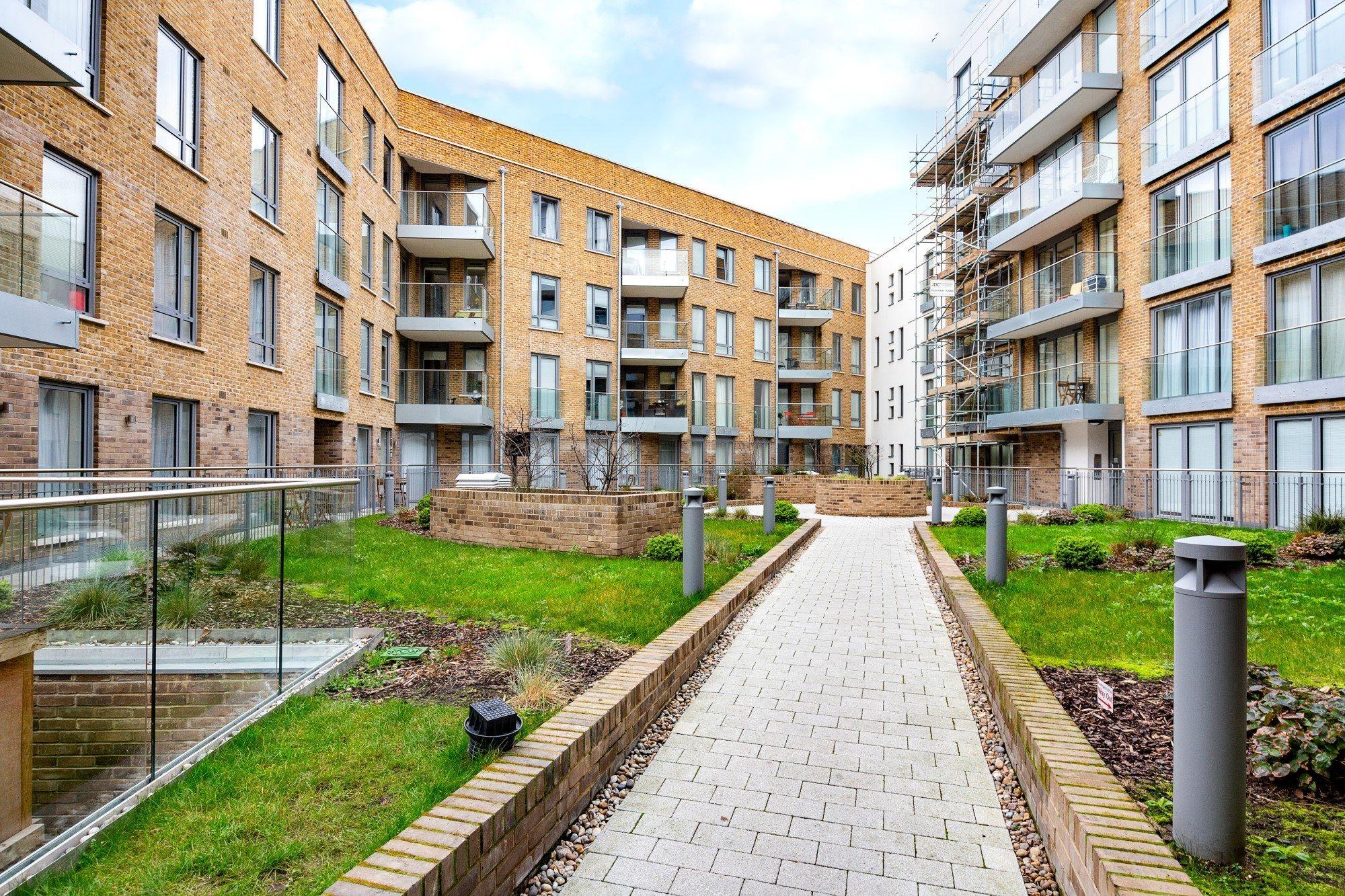 Two Bedroom Serviced Apartment With Balcony In Weymouth Building, Deacon Street Londra Esterno foto