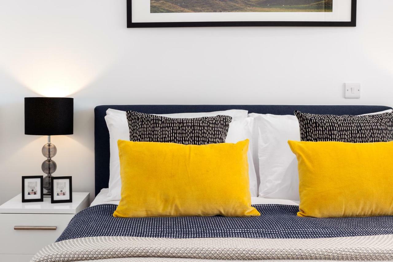 Two Bedroom Serviced Apartment With Balcony In Weymouth Building, Deacon Street Londra Esterno foto