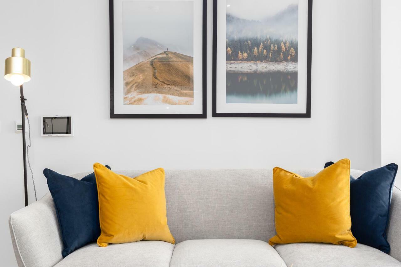 Two Bedroom Serviced Apartment With Balcony In Weymouth Building, Deacon Street Londra Esterno foto