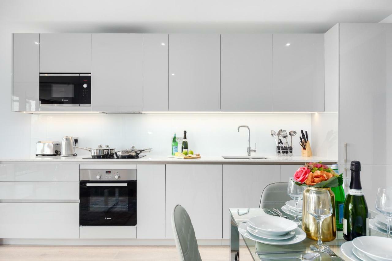 Two Bedroom Serviced Apartment With Balcony In Weymouth Building, Deacon Street Londra Esterno foto